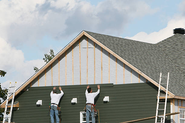 Professional Vinyl Siding technician working in Rockville, MD